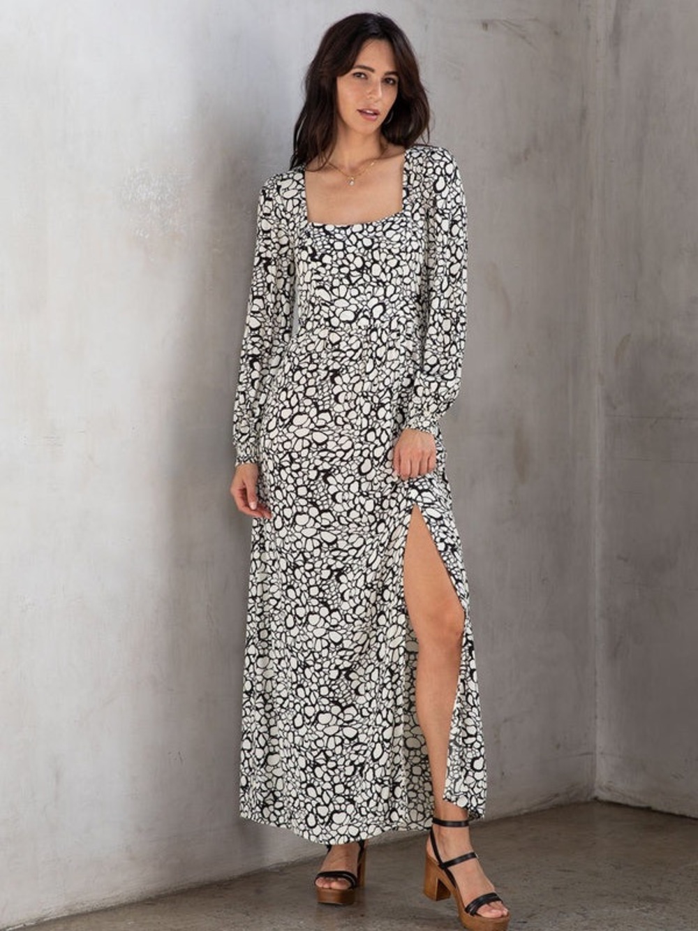 NWT Lovestitch Crepe Black and Ivory Patterned Long Sleeve Maxi Dress Size L